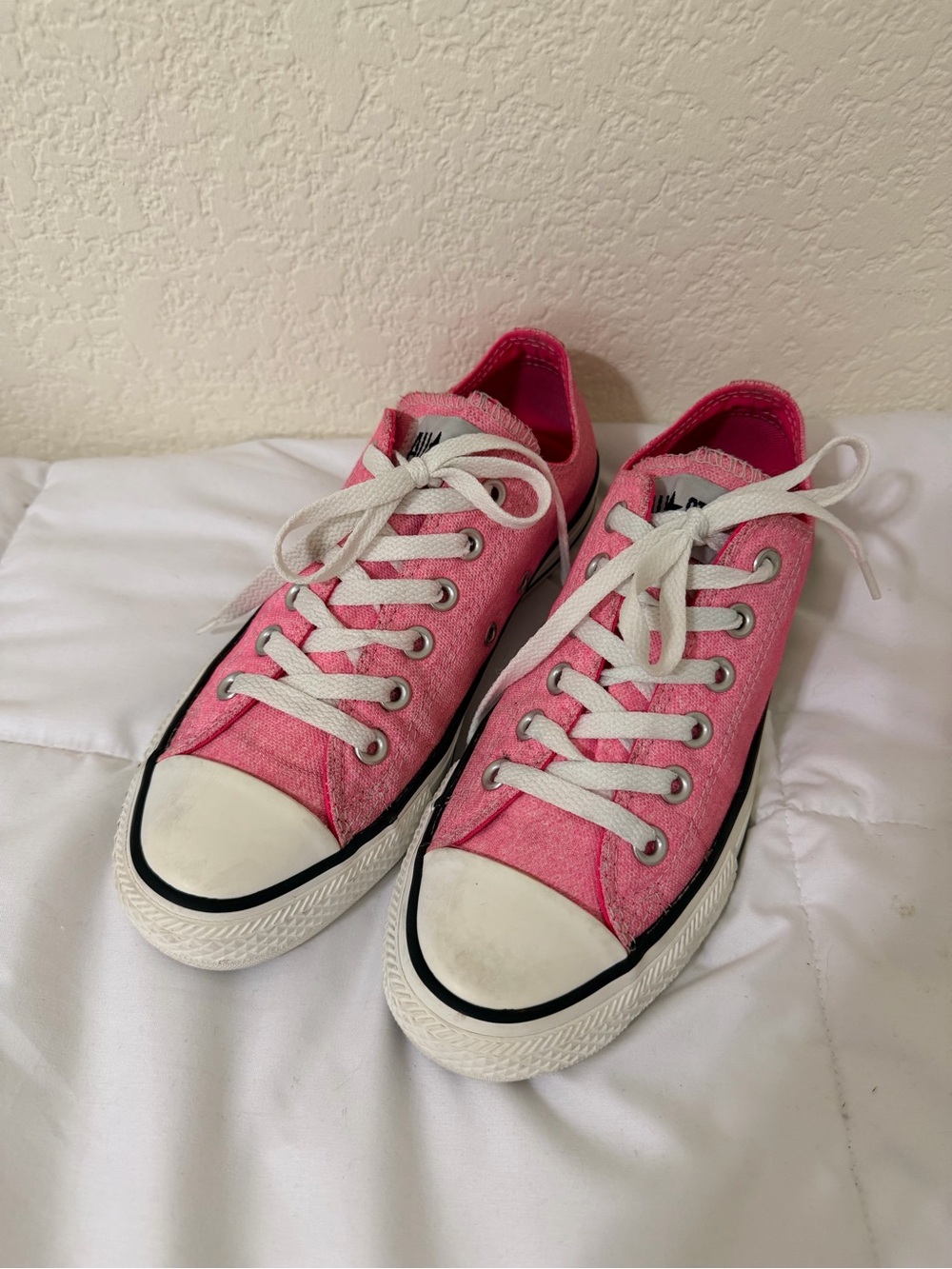Converse Chuck Taylor All-Star Low Top Sneakers in Light Pink